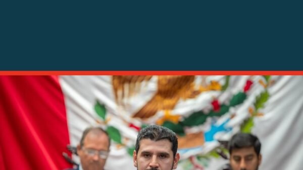 Diputado Octavio Ocampo hablando ante el Congreso del Estado en Morelia, durante sesión sobre autonomía sindical michoacán