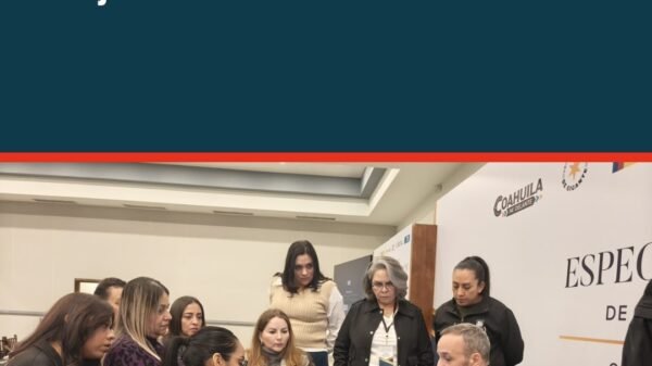 Grupo de fiscales michoacanos participando en capacitación sobre atención a la violencia contra las mujeres