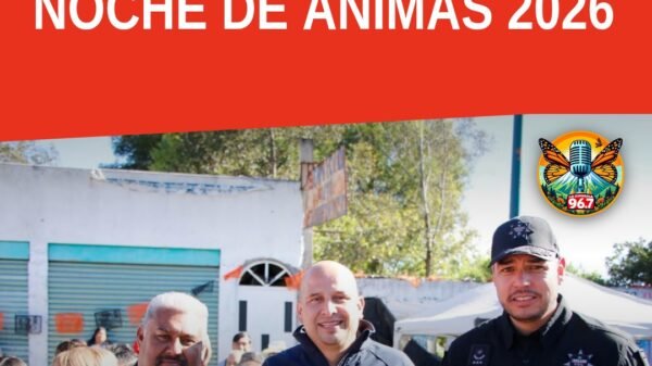 Autoridades en la glorieta de Tzurumútaro, Pátzcuaro, durante el arranque del operativo de seguridad en la noche de ánimas