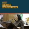 Ilustración de una familia revisando documentos escolares junto a un formulario de declaración de impuestos, con el texto