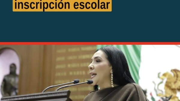 Ilustración de una familia revisando documentos escolares junto a un formulario de declaración de impuestos, con el texto