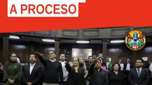 Fotografía institucional del Pleno del Congreso del Estado durante la toma de protesta a síndica y regidores chavinda