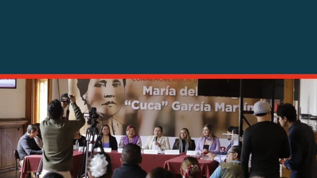 Diputada Belinda Iturbide Díaz y miembros del Colectivo Leonas de la Corregidora en el Congreso de Michoacán durante la