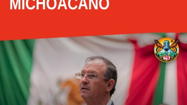 Ilustración conceptual de una escritura pública con lupa sobre nombres y flechas que indican origen de fondos, simbolizando