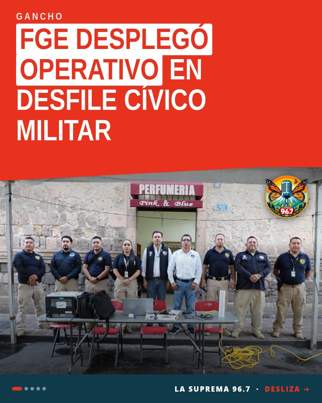 Módulo del ministerio público itinerante instalado durante el Desfile Cívico Militar en Morelia, con personal de la FGE
